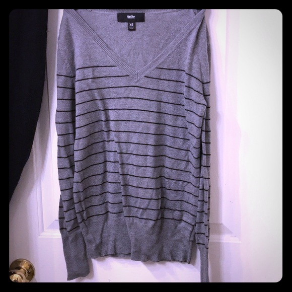 Mossimo Supply Co. Sweaters - Mossimo warm comfy v-neck layering sweater xs!